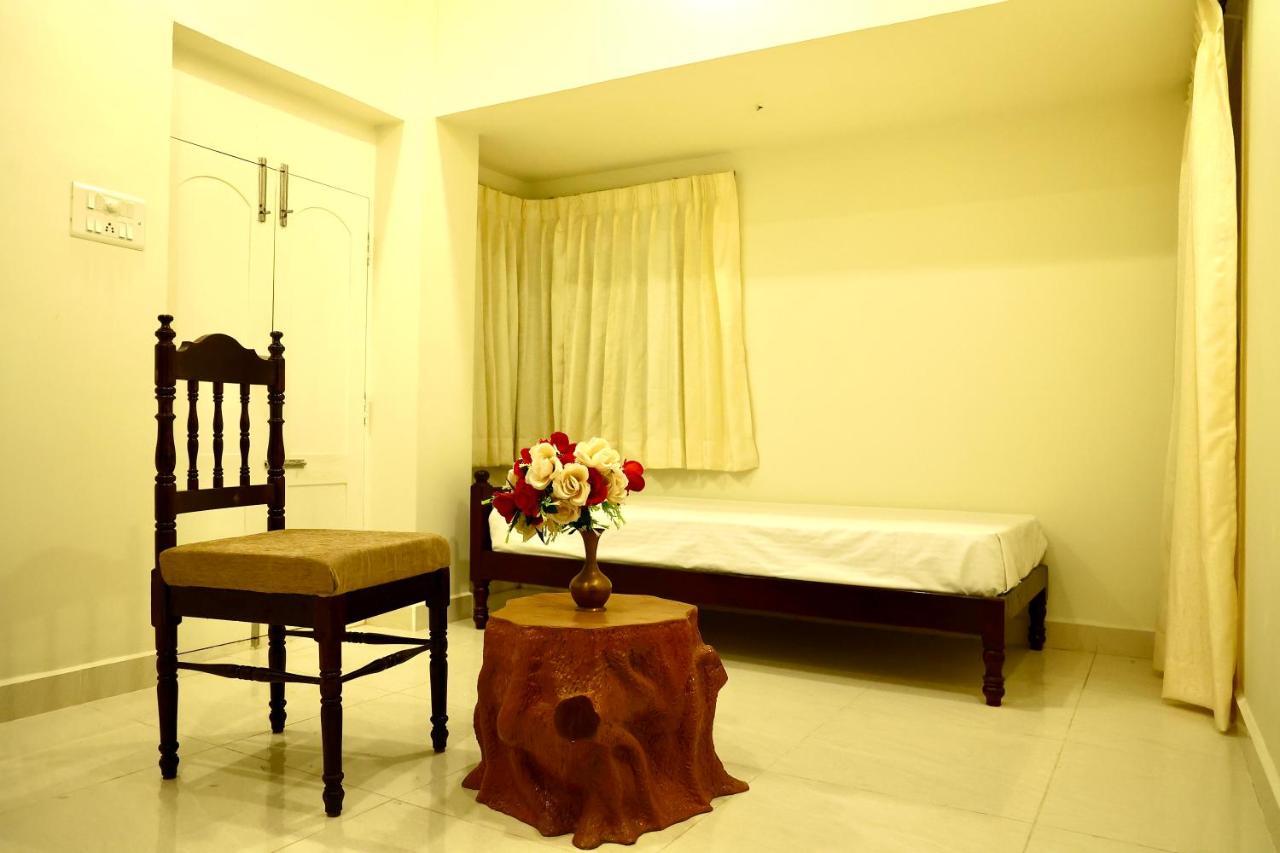 Jack'S Den Residency Hotel ปอนดิเชอรี ภายนอก รูปภาพ